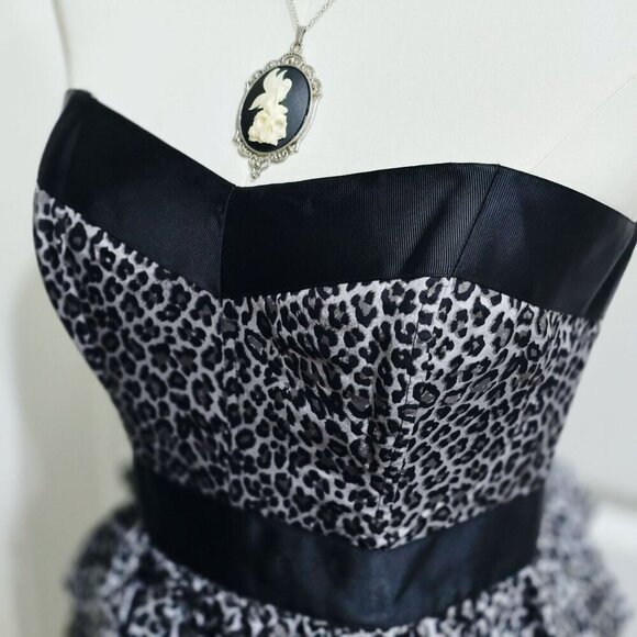 Betsey Johnson ✦ Strapless Leopard Peplum Dress ✦ Black Silk Blend Size 6 NWOT - Picture 4 of 16